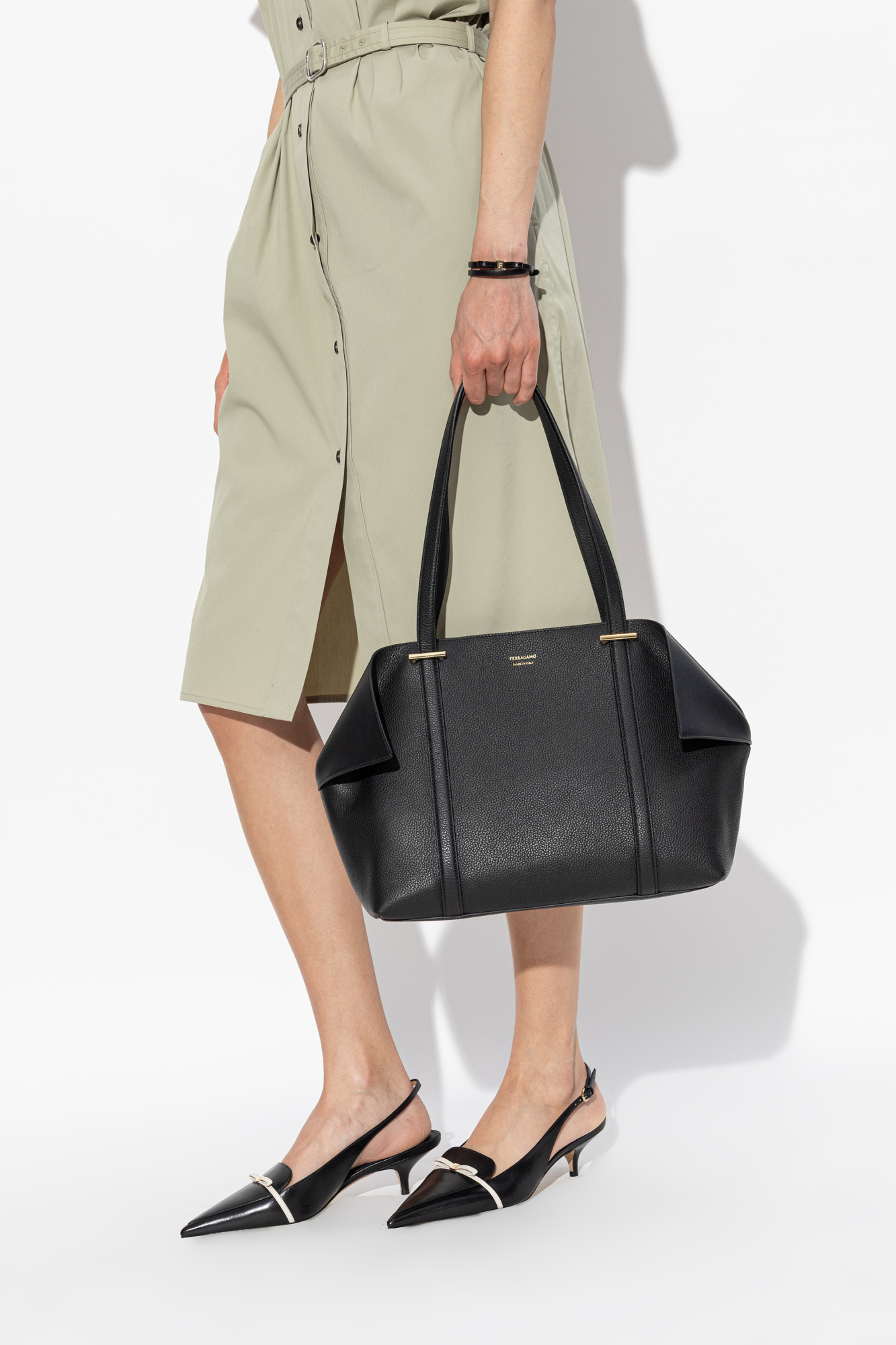 フェラガモ　バッグ　21H580 NERO Amazon.co.jp: [サルヴァトーレ フェラガモ] Salvatore Ferragamo